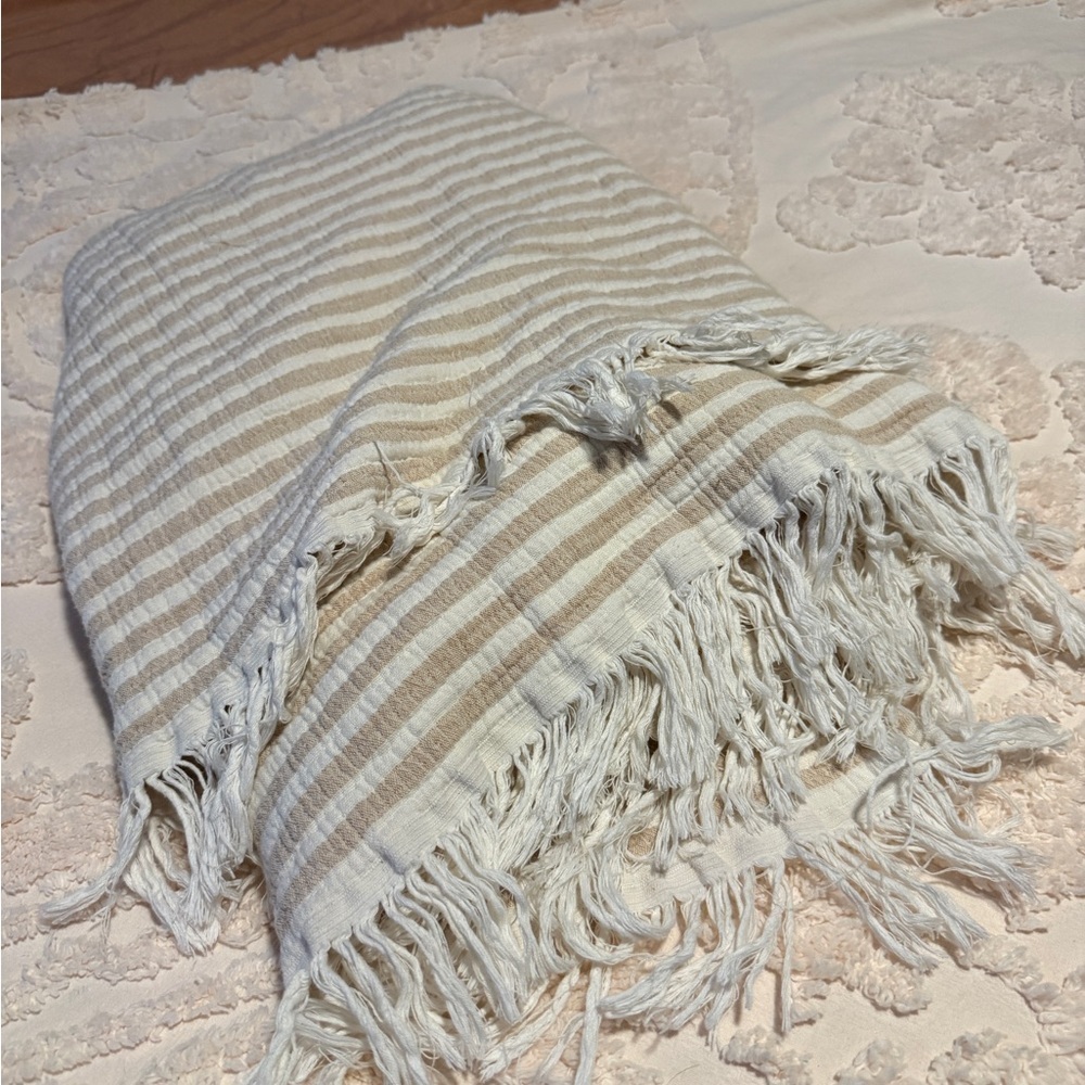 Texteis Penedo Cotton Tan Cream Striped Throw Blanket - Picture 3 of 5